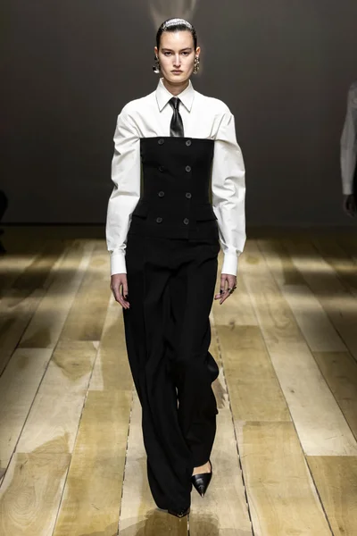 Look 11